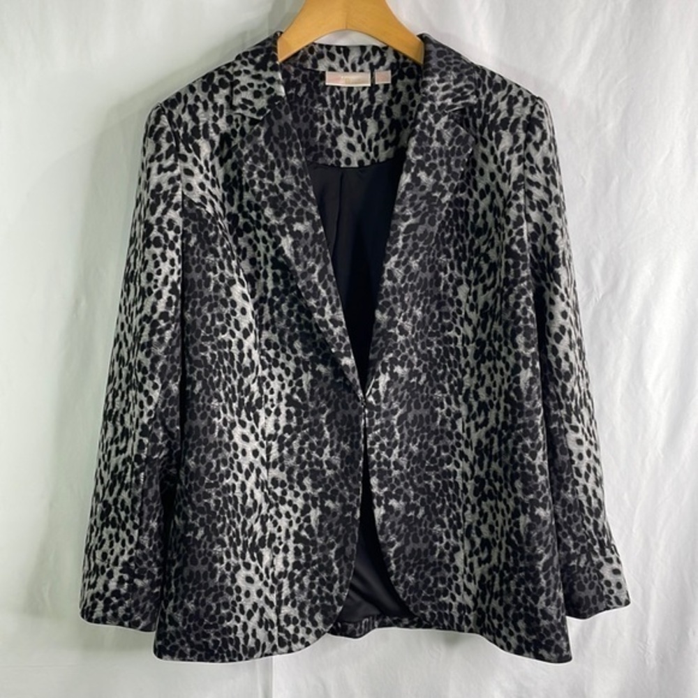 Belle Kim Gravel snow leopard knit blazer